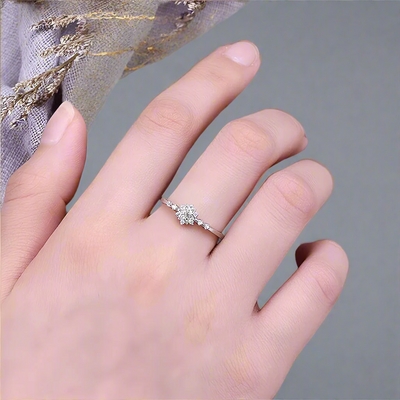 Junevel | Sparkling Zrconia Snowflake | Silver Ring