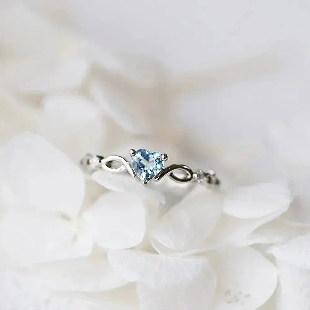 Amara | Sapphire Heartlight | Silver Ring