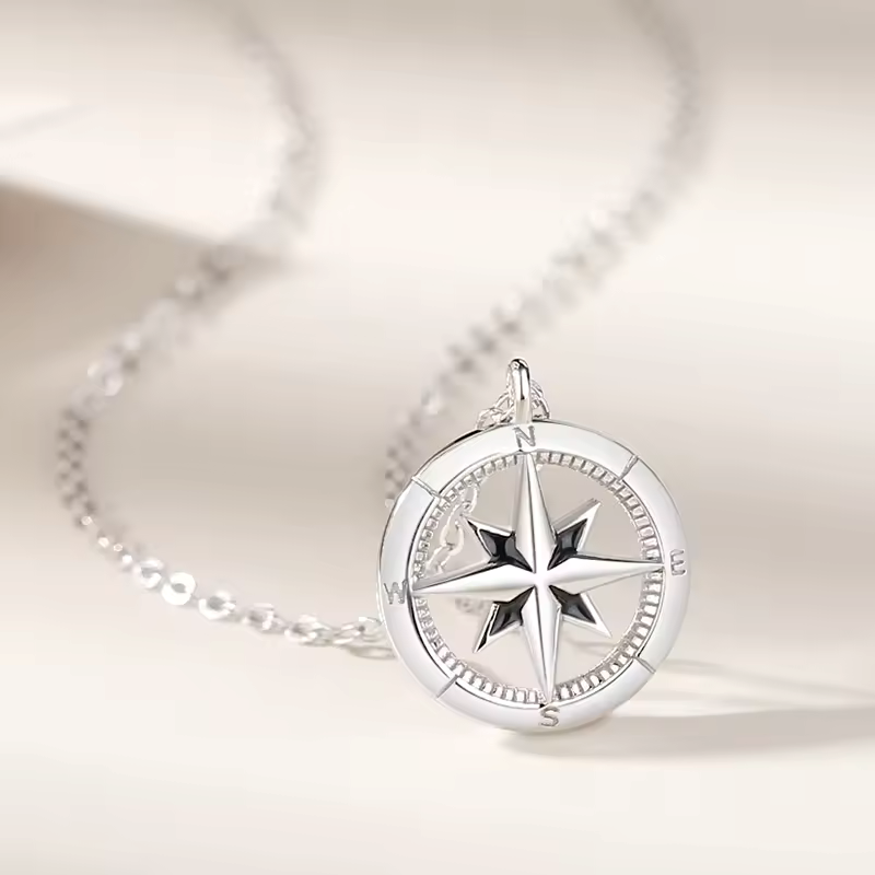 Kimberly | Glimmering Star Pendant | Silver Necklace