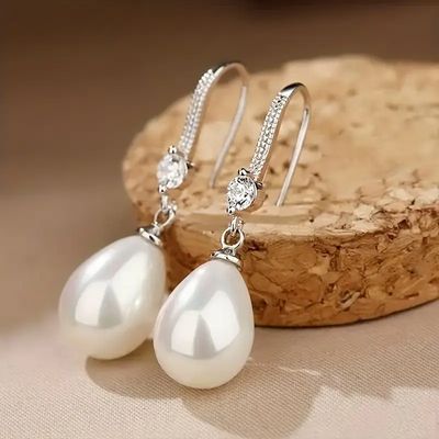 Vivienne | Luminous Pearl | Silver Earrings